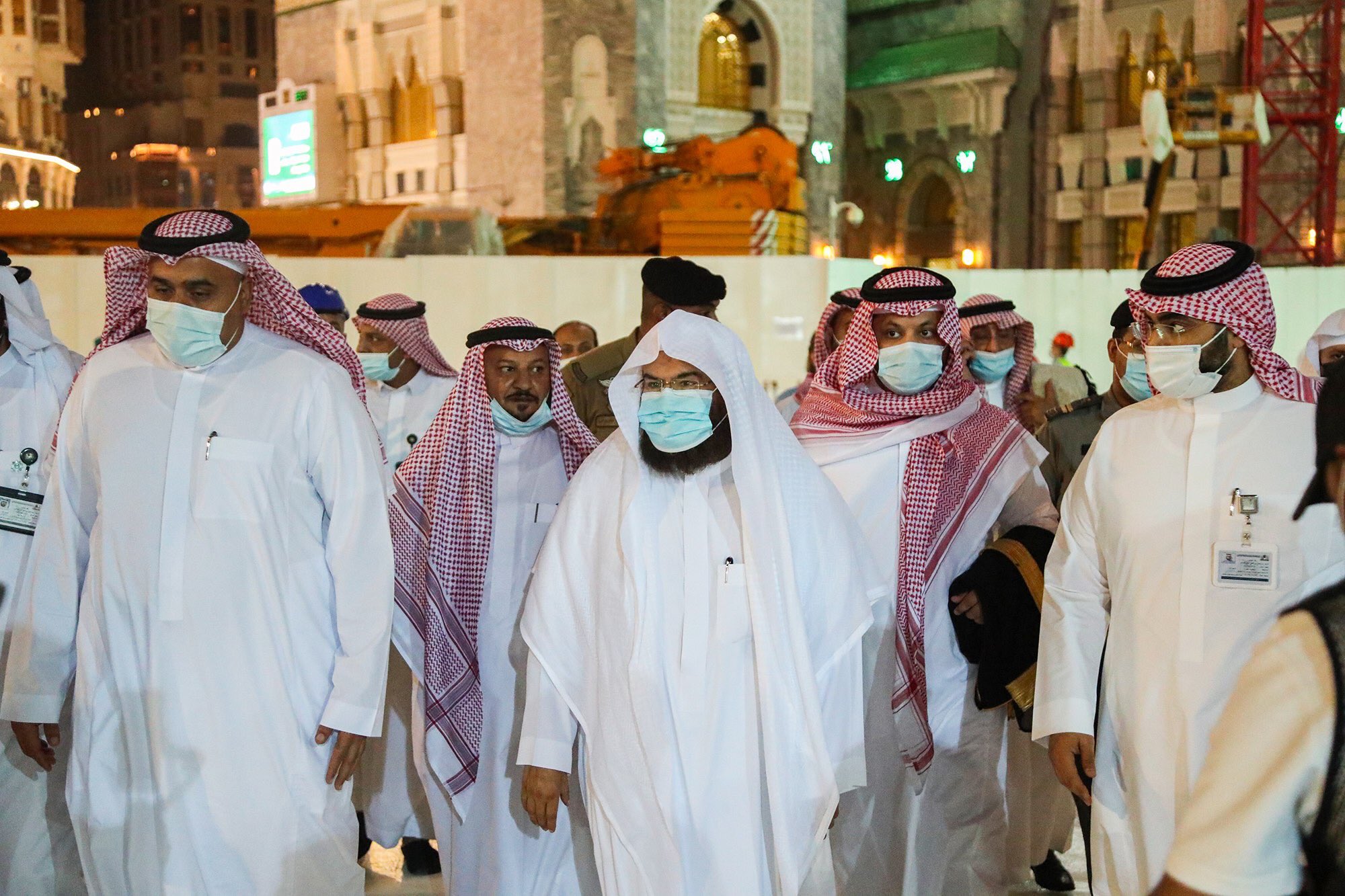 الشيخ السديس يتفقد باب الملك عبدالعزيز في المسجد الحرام