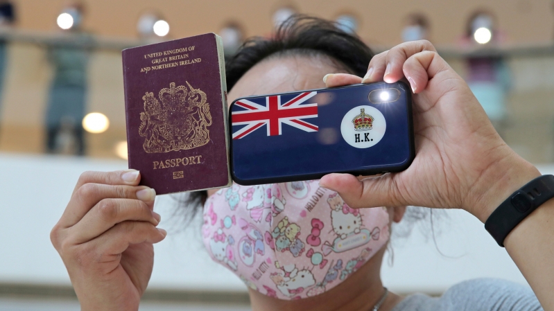 بريطانيا تحدد موعد إطلاق جواز سفر كورونا (4)
