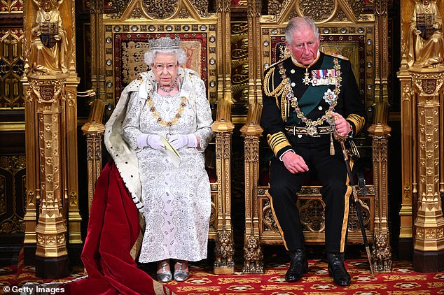 تقارير الملكة إليزابيث على وشك التنحي من واجباتها الملكية (2)
