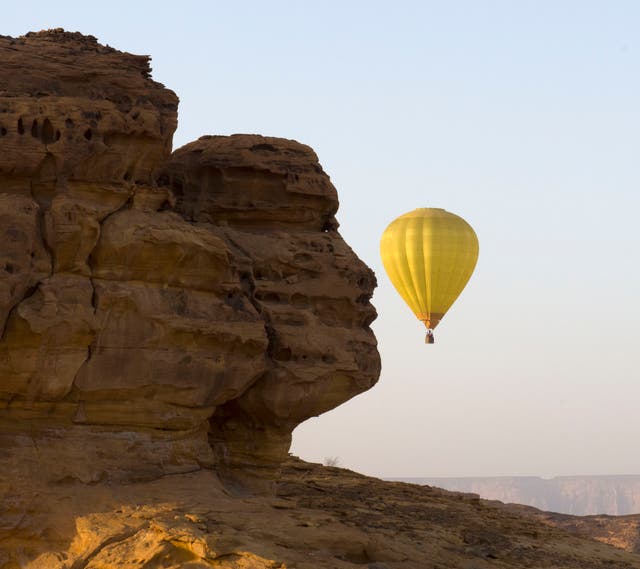 جورج إياكوبيسكو الذي غير كناري وارف يكرر نجاحه في العلا