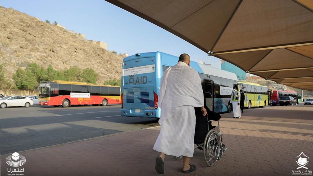 حافلات مجهزة لنقل ذوي الإعاقة وكبار السن إلى المسجد الحرام