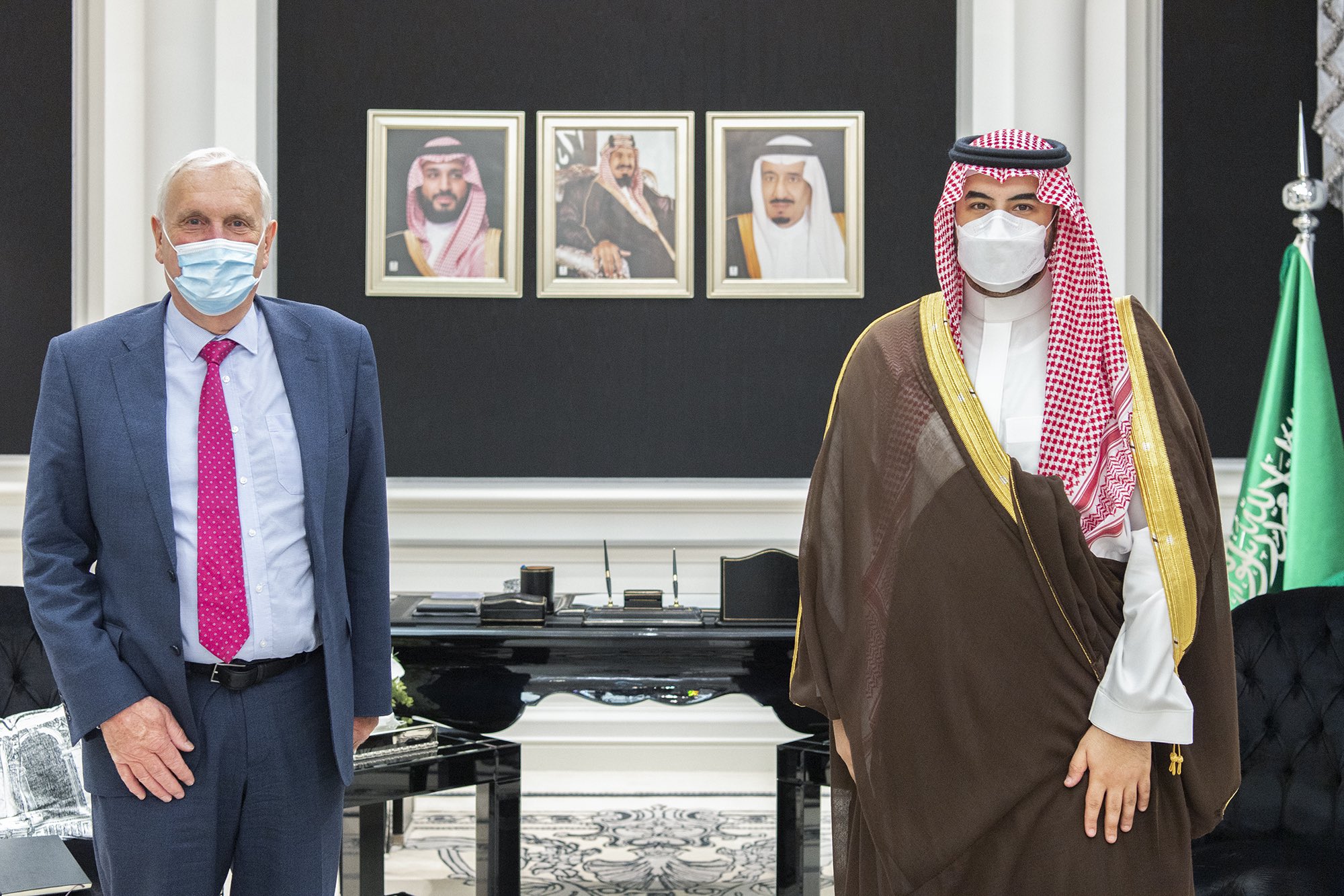 خالد بن سلمان يبحث التعاون مع المبعوث الخاص لرئيس الوزراء البريطاني