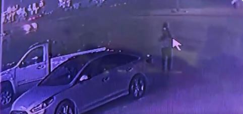 فيديو يوثق لحظة سرقة سيارة بالدمام