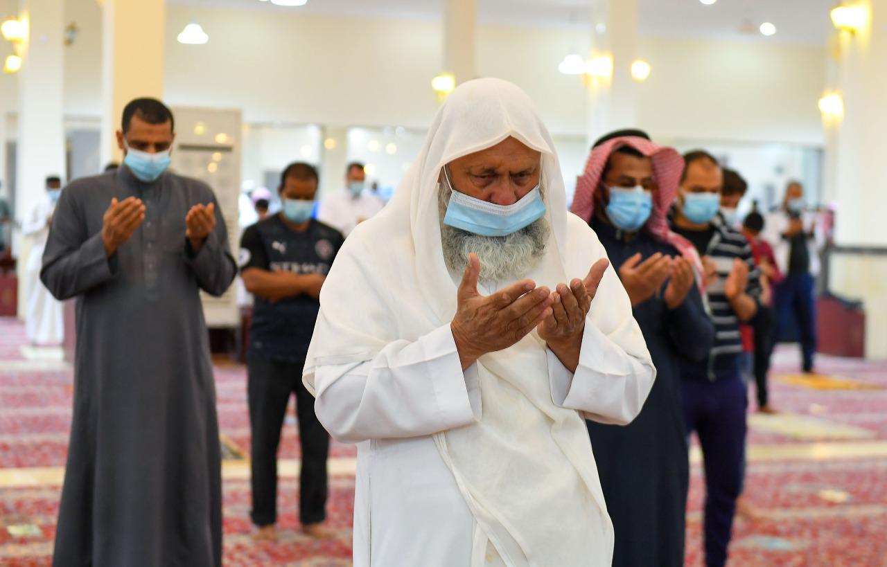 لقطات من صلاة التراويح بمساجد وجوامع السعودية وسط تطبيق الإجراءات الاحترازية