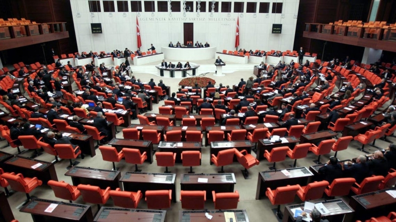 غضب في برلمان تركيا بسبب قانون تفرد السلطة