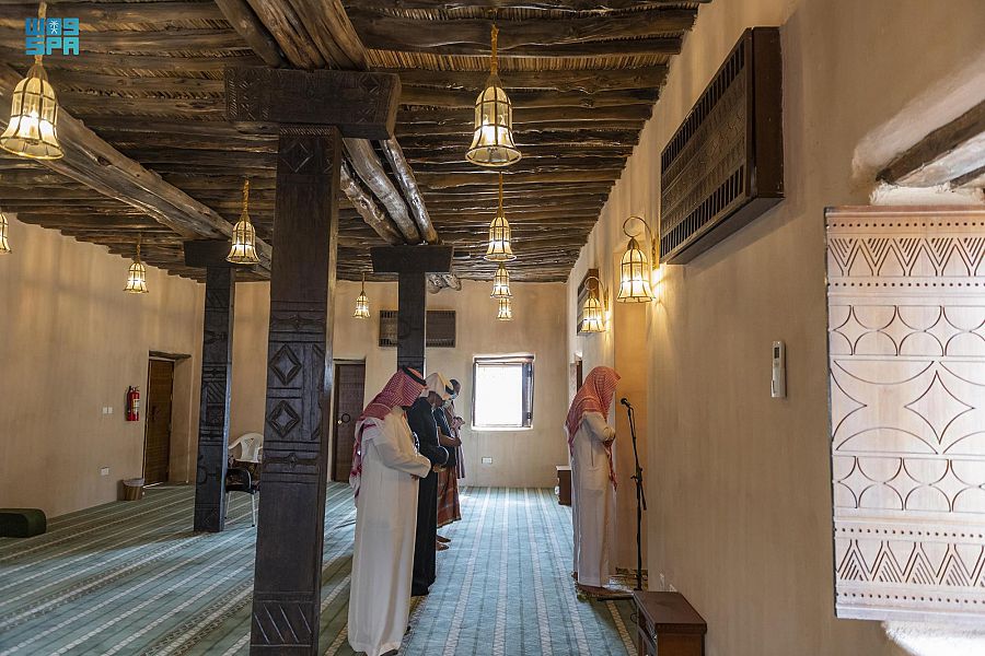 مئذنة مسجد الظفير في الباحة تصدح بنداء الرحمن بعد إعادة تطويره