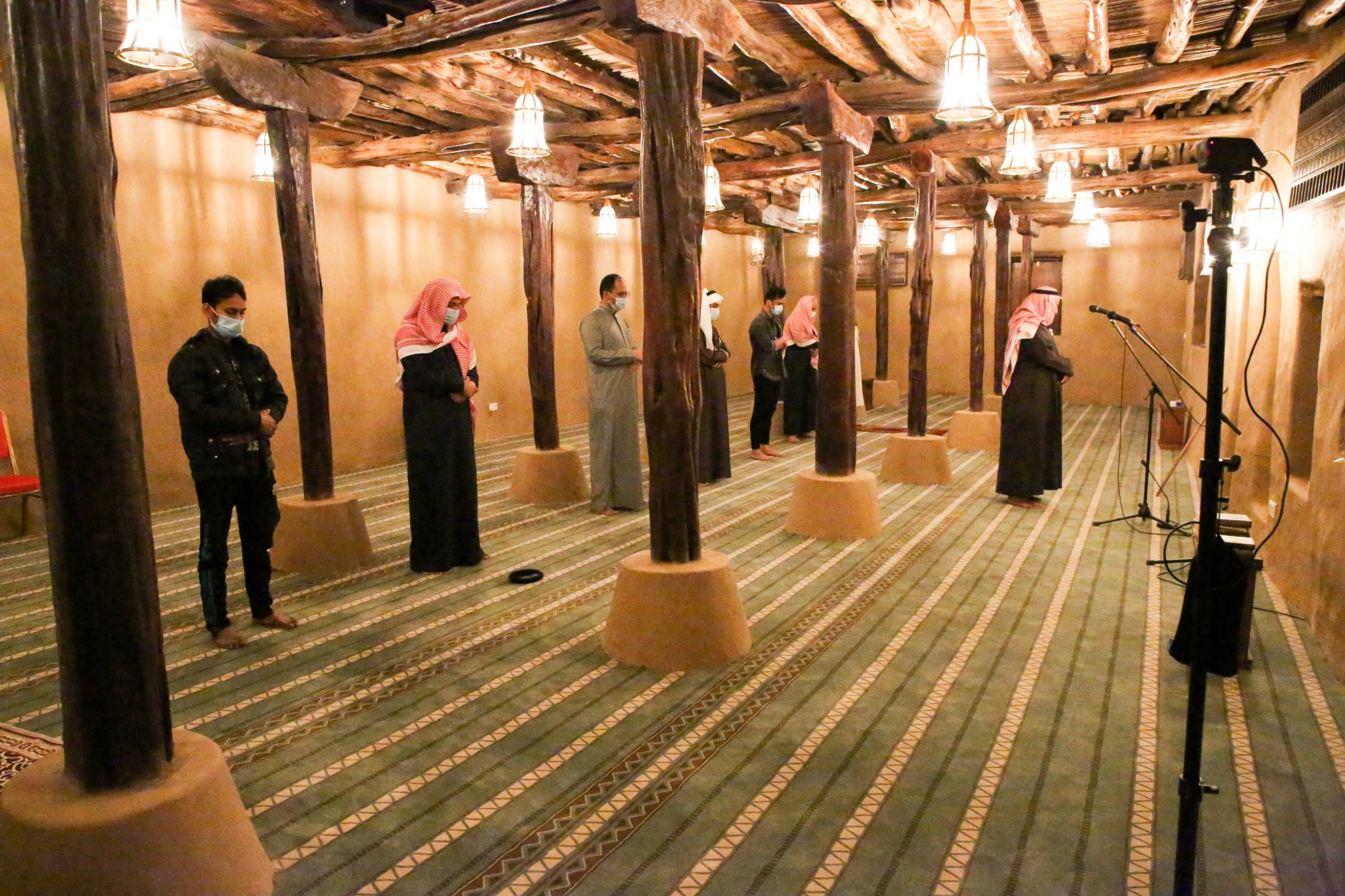 مسجد الأطاولة التاريخي يستقبل المصلين لأداء الصلوات الخمس