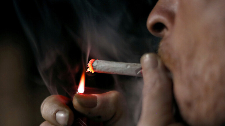 الصحة تحذر من جائحة التدخين: يقتل 1 من كل 5