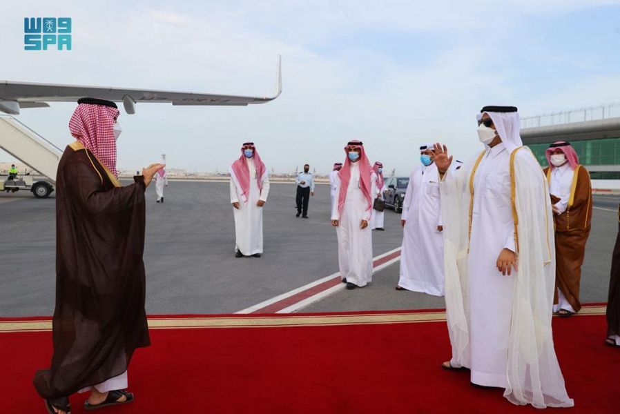 وزير الخارجية يصل الدوحة ونائب رئيس الوزراء القطري على رأس مستقبليه