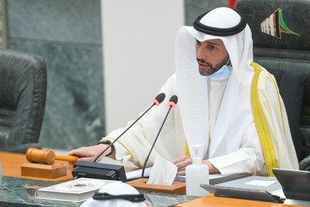 رئيس برلمان الكويت يرفع الجلسة بسبب جلوس النواب في مقاعد الوزراء