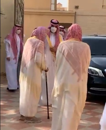 الأمير محمد بن سلمان يزور الشيخ صالح الفوزان لتهنئته بعيد الفطر