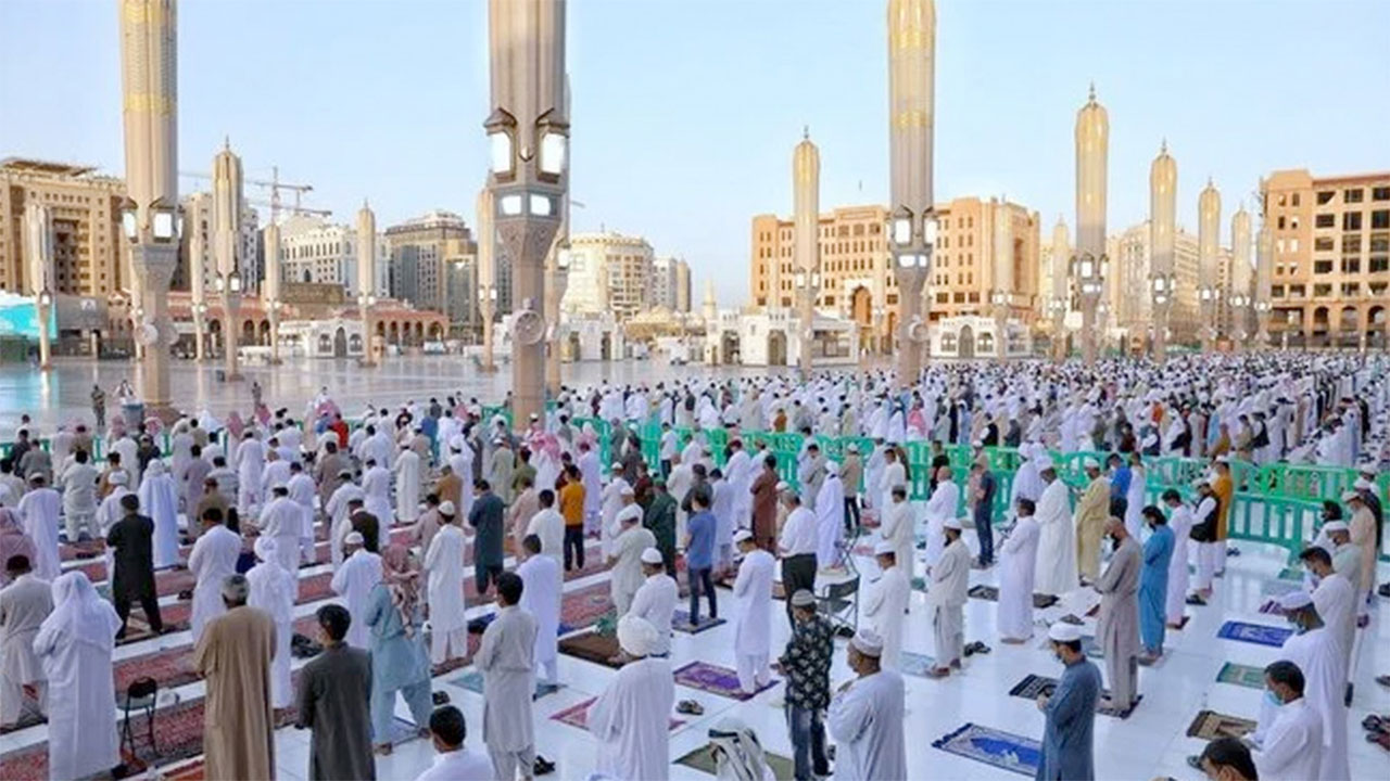 7 آلاف كادر في خدمة المصلين في المسجد النبوي خلال عيد الفطر
