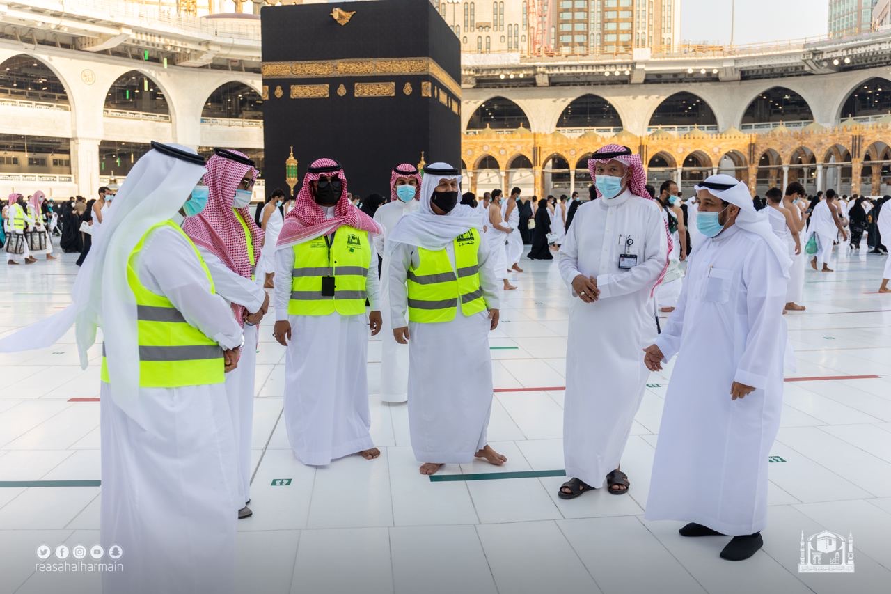 9 مدراء مناوبين يعملون على راحة ضيوف بيت الله الحرام خلال رمضان