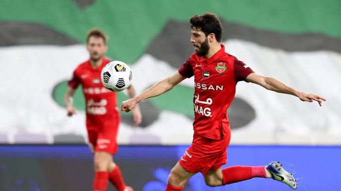 مشاريبوف يُهدد مصير بيتي مارتينيز