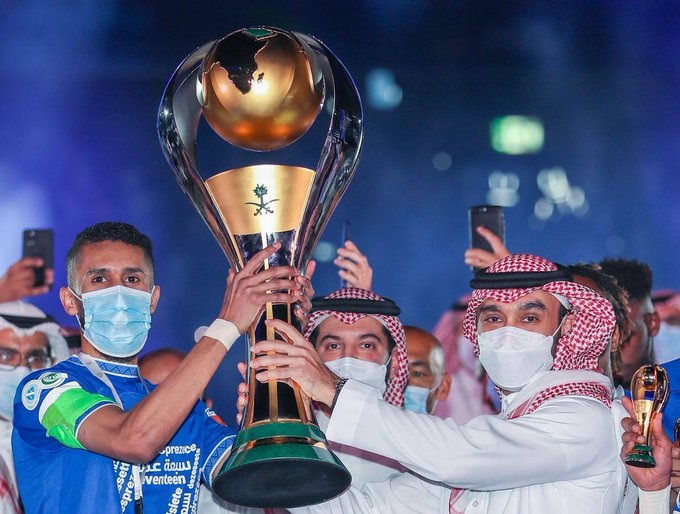 لقطات من تتويج وزير الرياضة لـ الهلال بـ دوري محمد بن سلمان