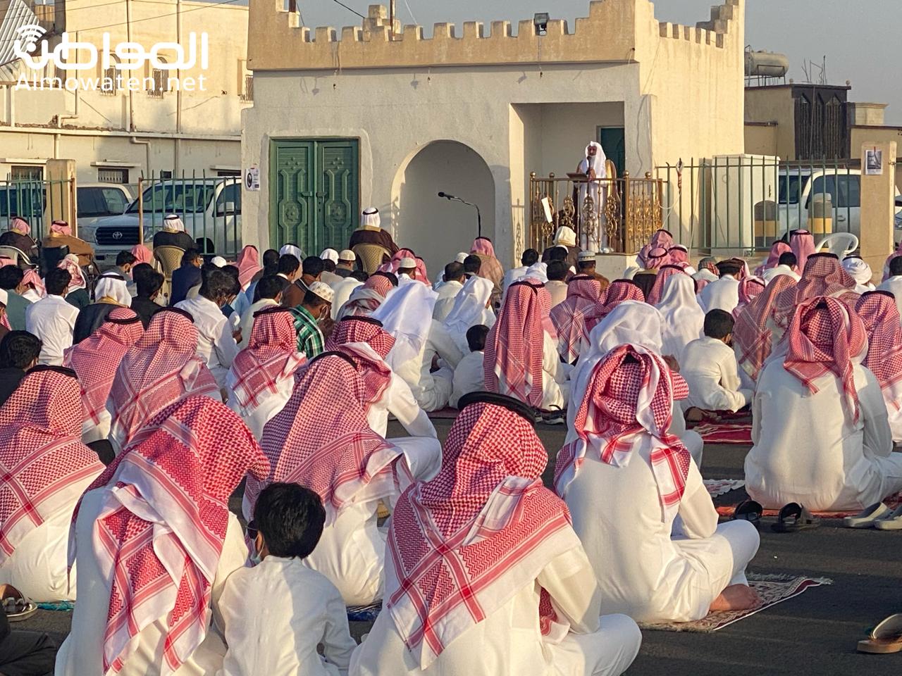 أهالي أحد رفيدة يؤدون صلاة عيد الفطر والتزام بالإجراءات الاحترازية