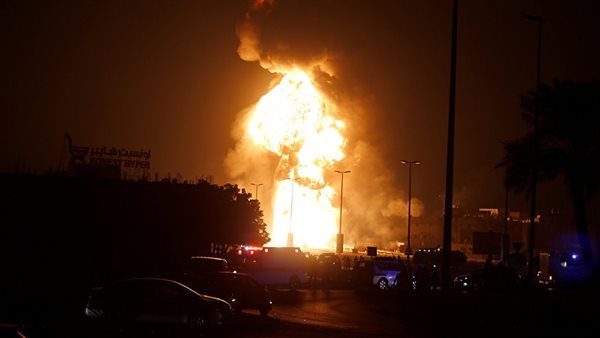 حريق بحقل برقان الكبير في الكويت يسفر عن إصابة شخصين