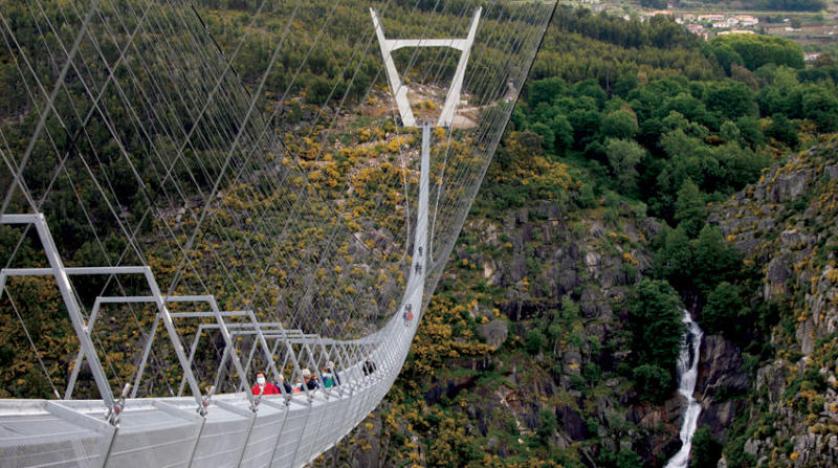 استعدادات لافتتاح أطول جسر مشاة بالعالم على ارتفاع 175 مترًا