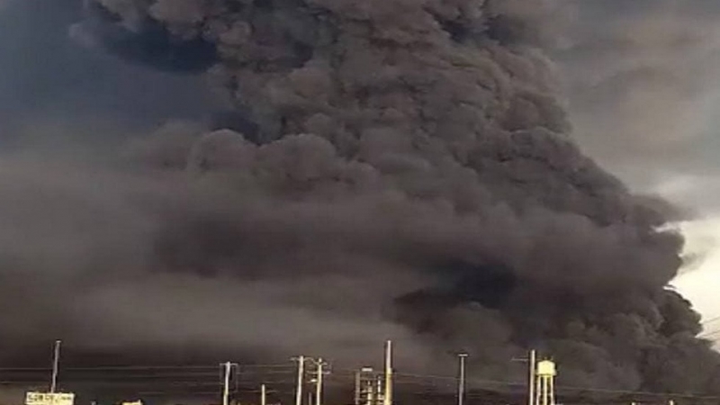 إيران تشهد اندلاع حريق كبير في مدينة قم (2)