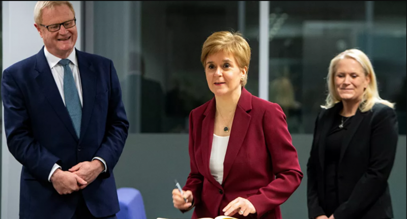 اسكتلندا تتحدى بوريس جونسون بإجراء استفتاء الاستقلال (3)
