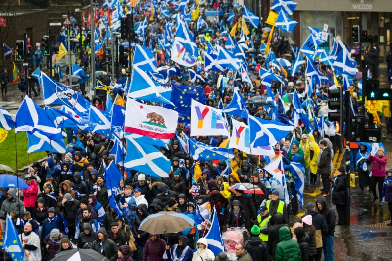 اسكتلندا تتحدى بوريس جونسون بإجراء استفتاء الاستقلال (3)