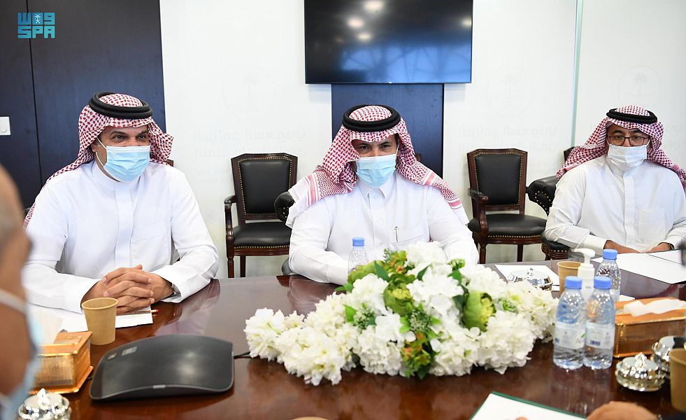 آل جابر يعقد اجتماعًا مع ممثلي الانتقالي الجنوبي لاستكمال تنفيذ اتفاق الرياض