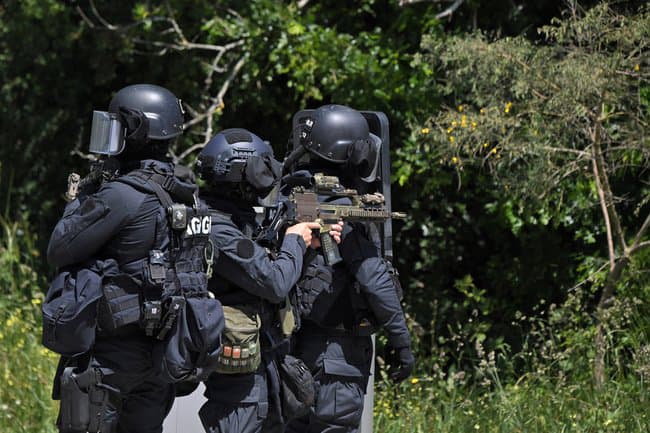 توقيف منفذ هجوم نانت بعد تبادل إطلاق النار مع الشرطة الفرنسية