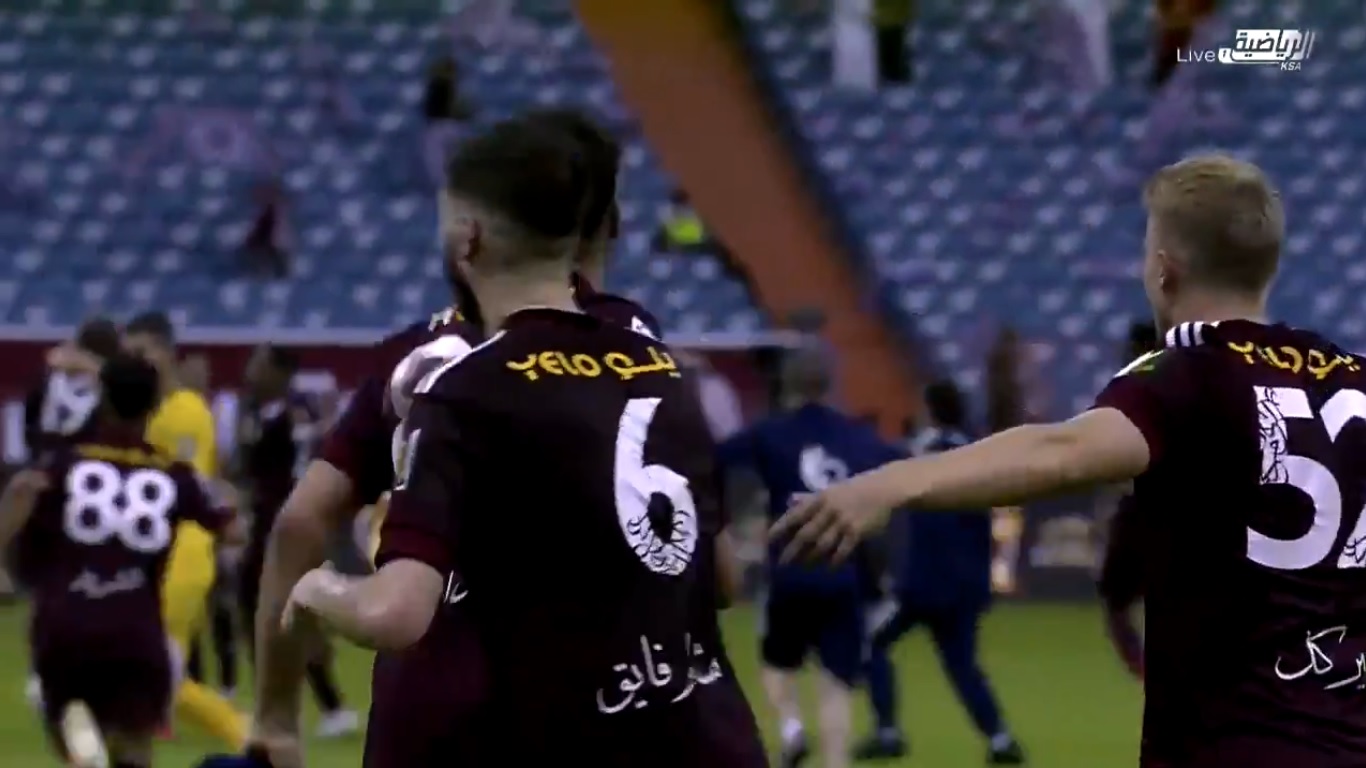 شاهد.. فرحة لاعبي الفيصلي بعد الفوز بأغلى الكؤوس
