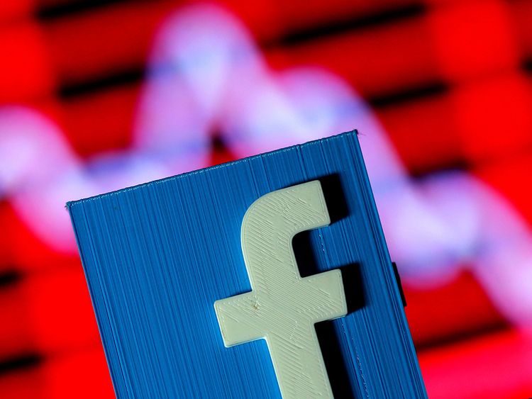 المخابرات البريطانية تتهم فيسبوك بدعم الإرهابيين