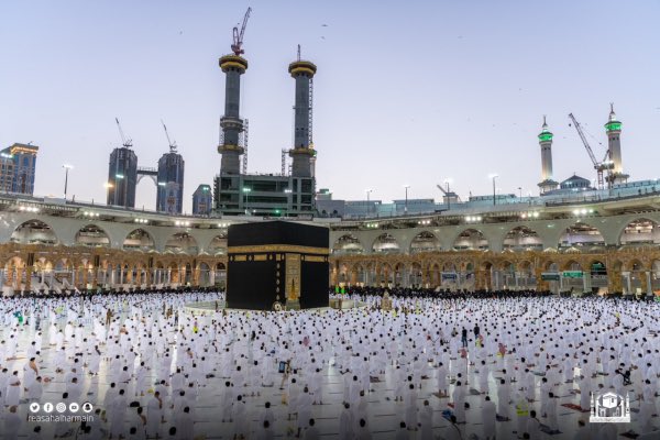 بدء أعمال جاهزية المصليات لاستقبال المصلين لأداء صلاة عيد الفطر في المسجد الحرام