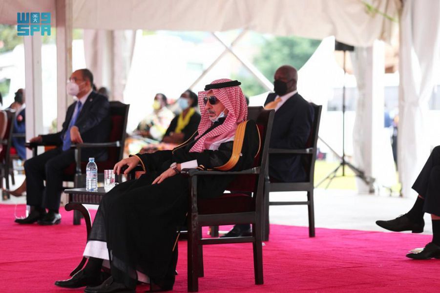 نيابة عن الملك سلمان.. الوزير قطان يشارك في مراسم تنصيب رئيس أوغندا