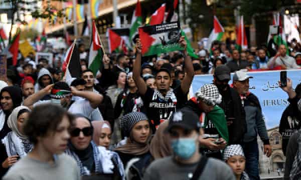 تظاهر الآلاف في أستراليا رفضًا للهجمات الإسرائيلية