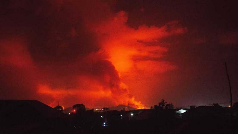 شاهد بركان نيراجونجو يغمر منازل مواطني الكونغو 