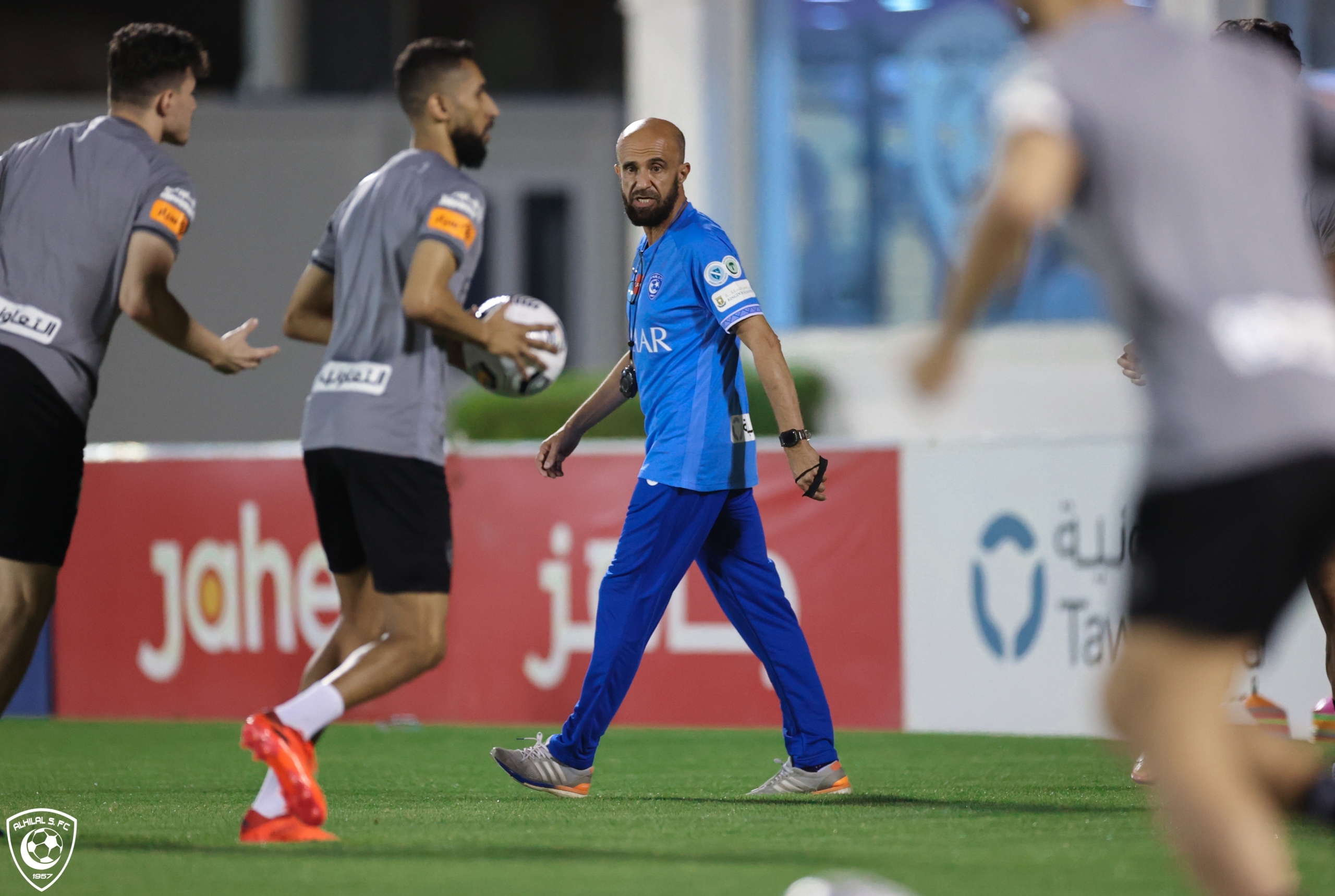 عبداللطيف الحسيني يقود مران الهلال