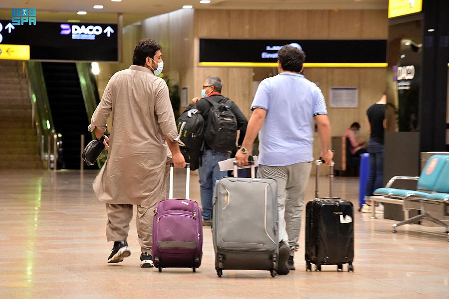 مطار الدمام : حالة التشغيل عادت لوضعها بعد زيادة أعداد العاملين