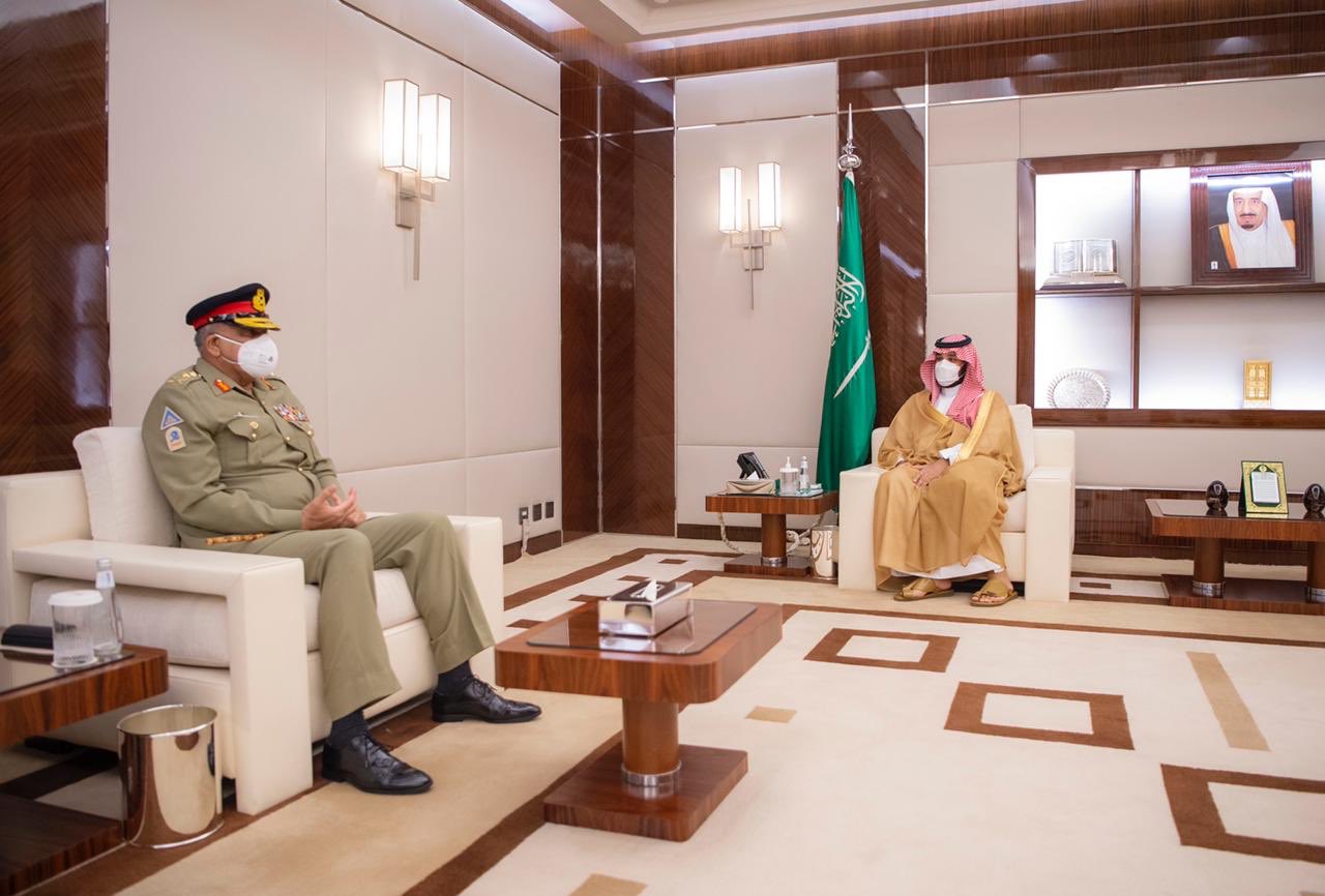 الأمير محمد بن سلمان يلتقي قائد الجيش الباكستاني