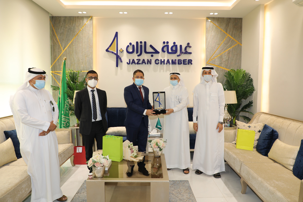 صدور أول تأشيرة سفر لعائلة سعودية إلى المملكة المتحدة من غرفة جازان صدور أول تأشيرة سفر لعائلة سعودية إلى المملكة المتحدة من غرفة جازان