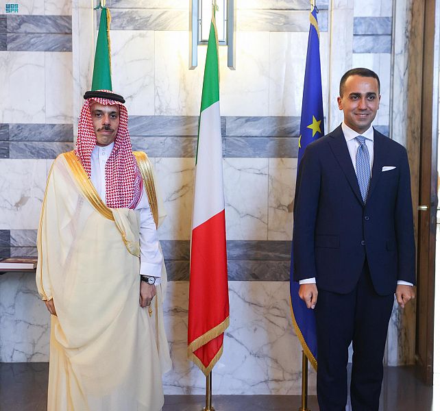 وزير الخارجية يبحث العلاقات وسبل تعزيزها مع نظيره الإيطالي