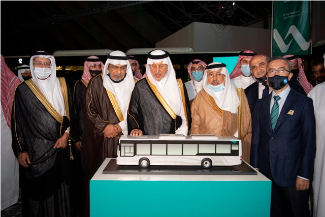 خالد الفيصل يدشن نموذج حافلات النقل العام بالعاصمة المقدسة