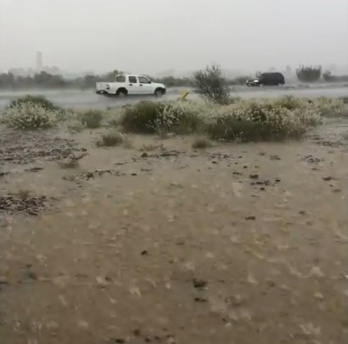 أمطار غزيرة مصحوبة بحبات البرد على الطائف