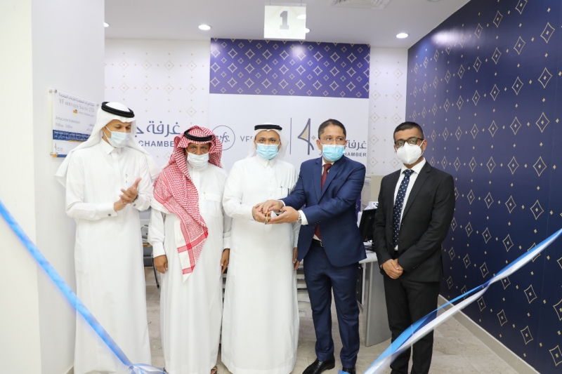 صدور أول تأشيرة سفر لعائلة سعودية إلى المملكة المتحدة من غرفة جازان صدور أول تأشيرة سفر لعائلة سعودية إلى المملكة المتحدة من غرفة جازان