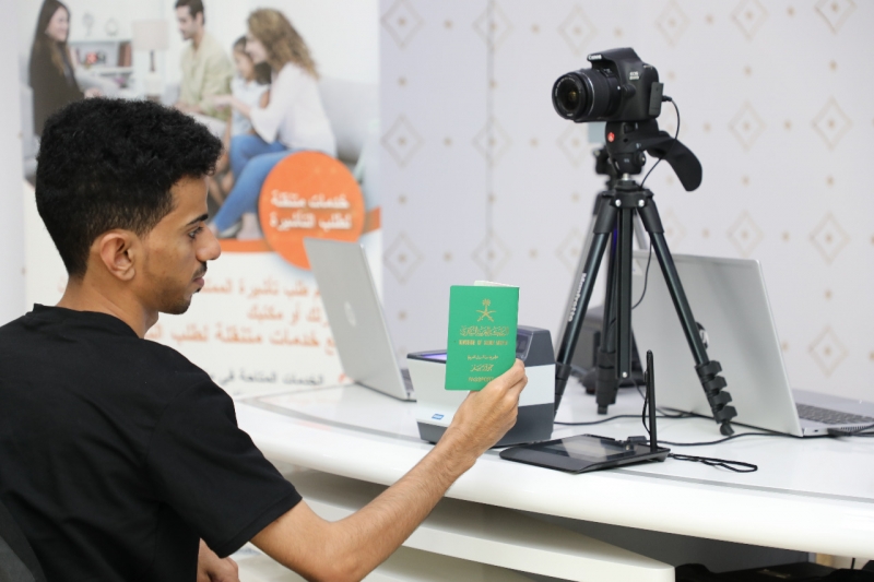 صدور أول تأشيرة سفر لعائلة سعودية إلى المملكة المتحدة من غرفة جازان صدور أول تأشيرة سفر لعائلة سعودية إلى المملكة المتحدة من غرفة جازان