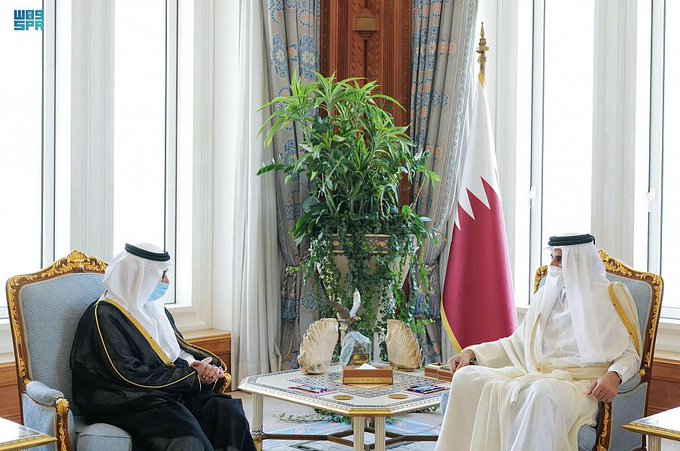 أمير قطر يتسلم أوراق اعتماد السفير السعودي بالدوحة