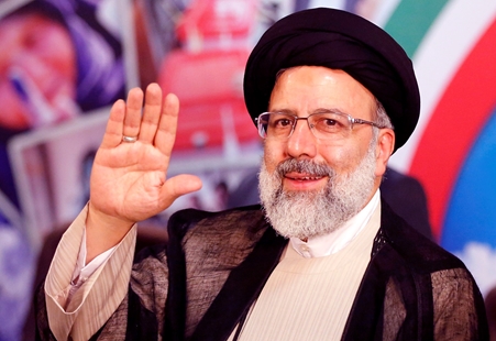 المحافظ المتشدد إبراهيم رئيسي يفوز برئاسة إيران