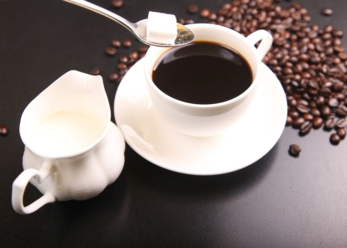 الإفراط في تناول القهوة السوداء يسبب تسمم الكافيين