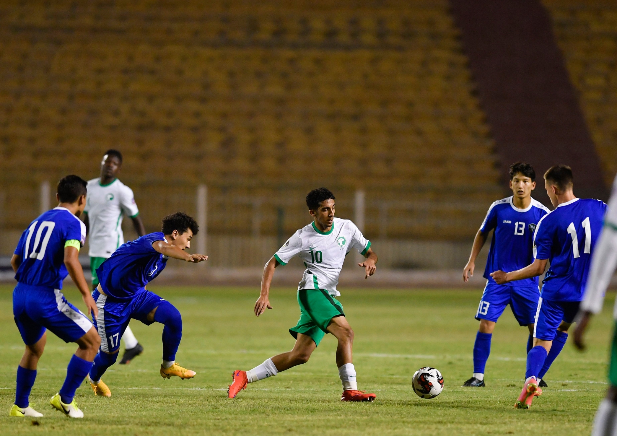 الأخضر يتجاوز أوزبكستان بثنائية في كأس العرب
