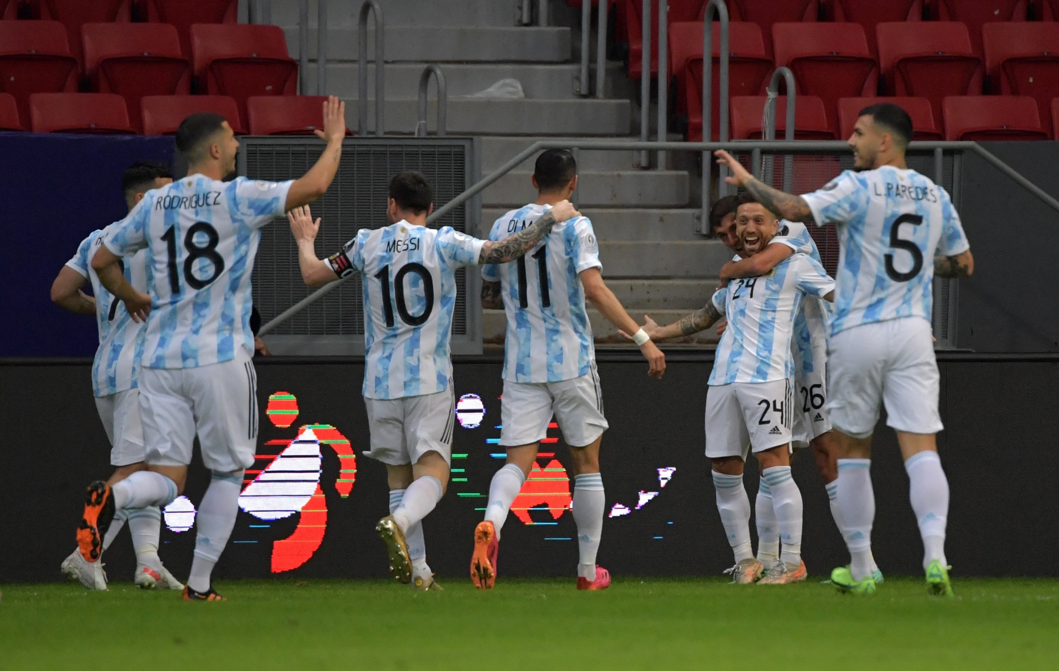 الأرجنتين تتألق ضد باراغواي وتتأهل رسميًا