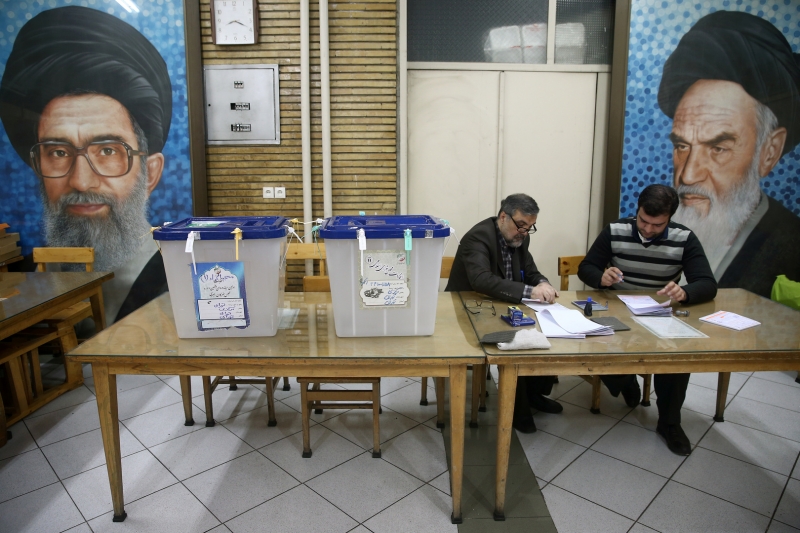 السباق يحتدم بين 5 مرشحين في الانتخابات الإيرانية 