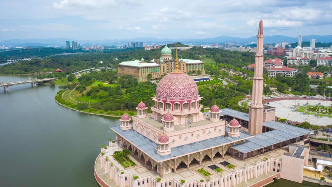 ماليزيا والسعودية تتفقان على تعزيز التعاون السياحي