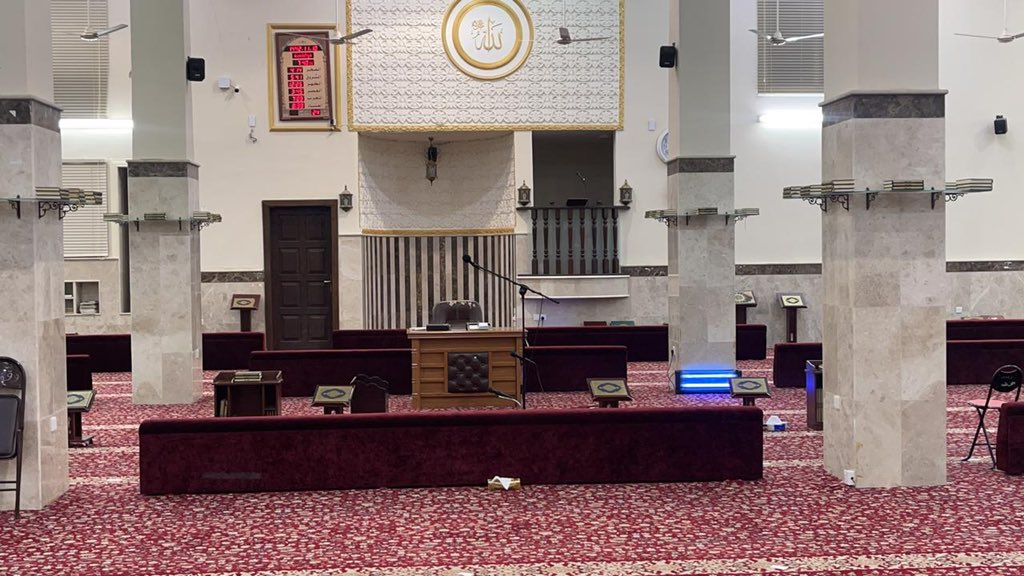 الشؤون الإسلامية تعيد افتتاح مسجد بعد تعقيمه في منطقة الجوف